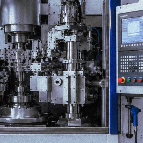 Maquinaria especializada para diferentes sectores industriales.
